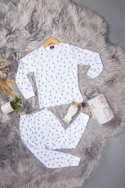 تيشرت ولادي لون أبيض عليه كتابات وحروف من الأمام