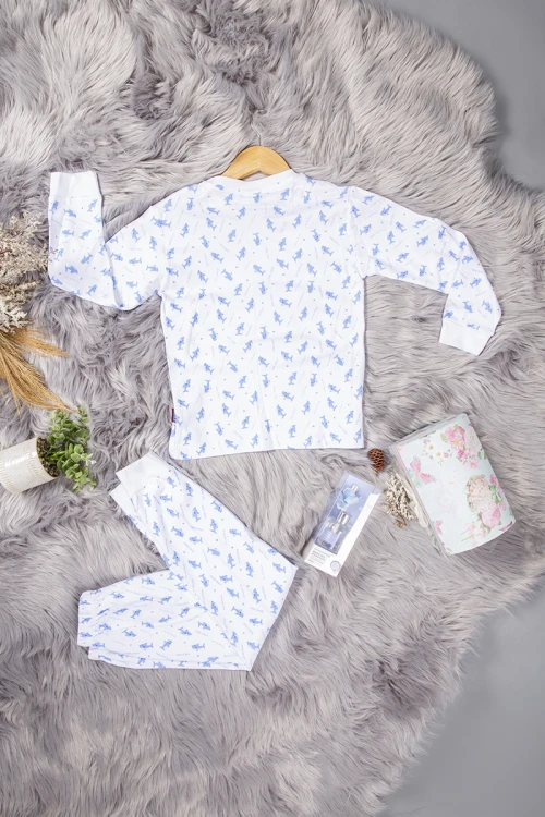 تيشرت ولادي لون أبيض عليه كتابات وحروف من الأمام