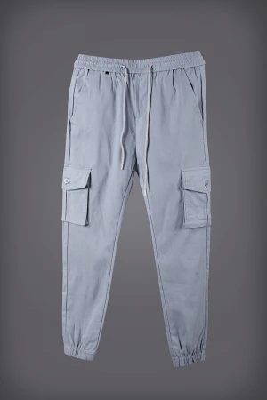 بنطلون رجالي لون رمادي بجيوب جانبية و أمامية بزرار قفل و زم من الأسفل والخصر برباط    