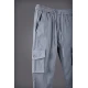 بنطلون رجالي لون رمادي بجيوب جانبية و أمامية بزرار قفل و زم من الأسفل والخصر برباط