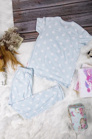 بيجاما بناتي أنيقة قطعتين تي شيرت أكمام قصيرة بكتابات و رسمة لولو كاتي مع بنطلون ضيق طويل 