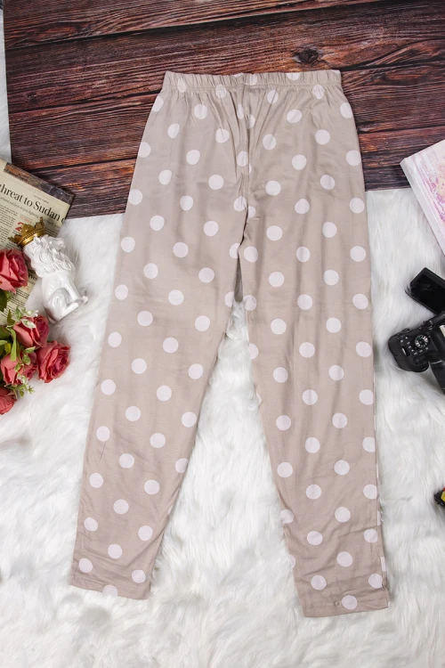 بيجاما بناتي أنيقة قطعتين تي شيرت أكمام قصيرة بكتابات و رسمة لولو كاتي مع بنطلون ضيق طويل