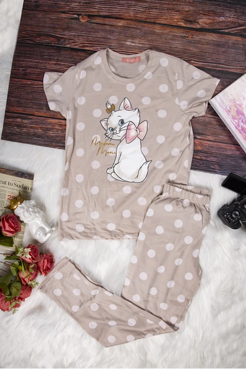 بيجاما بناتي أنيقة قطعتين تي شيرت أكمام قصيرة بكتابات و رسمة لولو كاتي مع بنطلون ضيق طويل