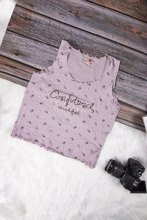 بيجاما بناتي أنيقة قطعتين بدون أكمام عليها كتابات و رسومات ورود صغيرة بالكامل مع بنطلون واسع و رباط على الخصر