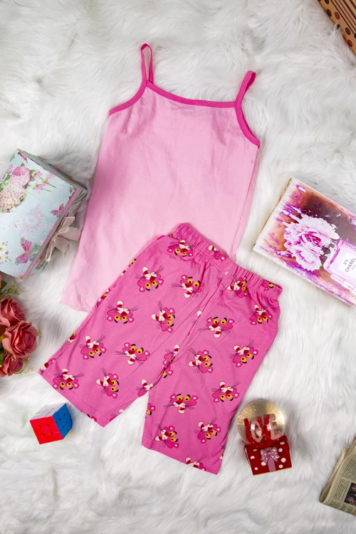 بيجاما بناتي أنيقة قطعتين لون وردي بدون أكمام عليها كتابات و رسومات النمر الوردي