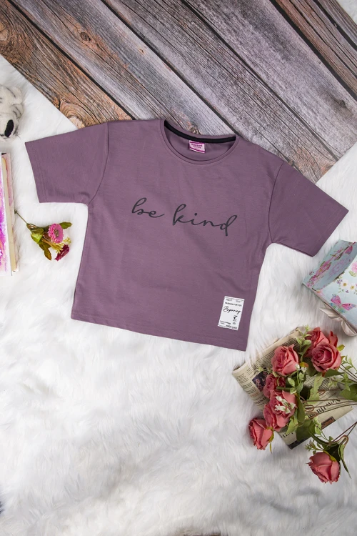 طقم بناتي أنيق قطعتين تي شيرت أكمام قصيرة بكتابات من الأمام و بنطلون برباط على الخصر