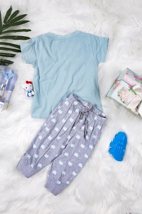 بيجاما بناتي أنيقة قطعتين تي شيرت لون سماوي أكمام قصيرة بكتابات و رسوم مع بنطلون بحزام على الخصر