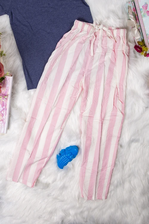 بيجاما بناتي أنيقة قطعتين تيشرت أكمام قصيرة بكتابات و رسوم ميكي و ميني ماوس و بنطلون سادة مخطط