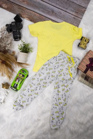 بيجاما بناتي أنيقة قطعتين تيشرت أكمام قصيرة بكتابات و رسوم ميكي و ميني ماوس و بنطلون سادة مخطط