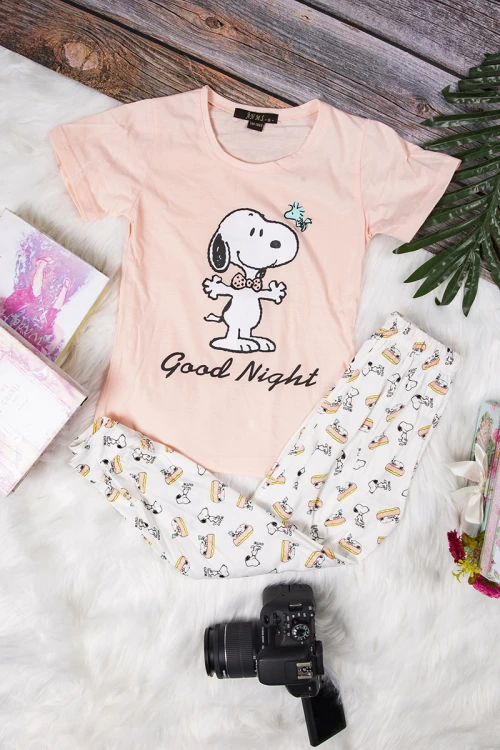 بيجاما بناتي أنيقة قطعتين تيشرت أكمام قصيرة بكتابات و رسوم ميكي و ميني ماوس و بنطلون سادة مخطط