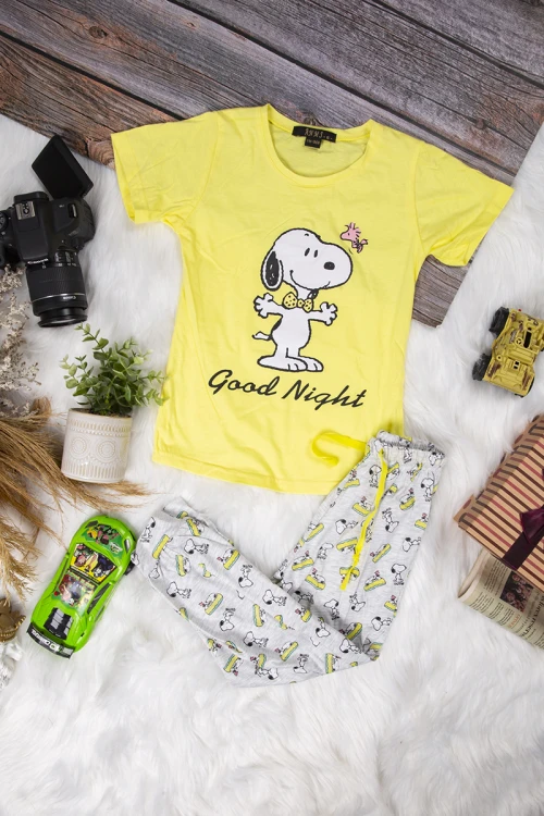 بيجاما بناتي أنيقة قطعتين تيشرت أكمام قصيرة بكتابات و رسوم ميكي و ميني ماوس و بنطلون سادة مخطط