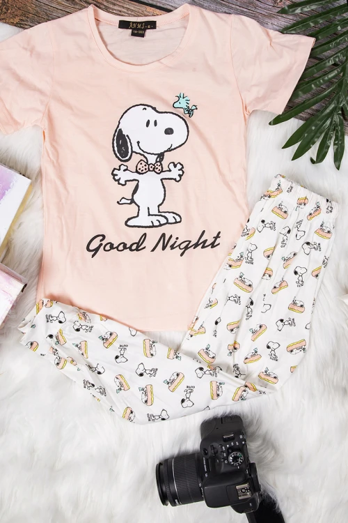 بيجاما بناتي أنيقة قطعتين تيشرت أكمام قصيرة بكتابات و رسوم ميكي و ميني ماوس و بنطلون سادة مخطط