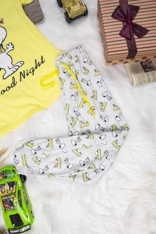 بيجاما بناتي أنيقة قطعتين تيشرت أكمام قصيرة بكتابات و رسوم ميكي و ميني ماوس و بنطلون سادة مخطط