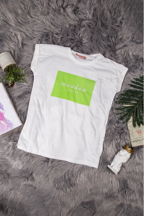 طقم نسائي  أنيق قطعتين تي شيرت أكمام قصيرة بكتابة من الأمام و بنطلون بأشكال قلوب و رباط على الخصر