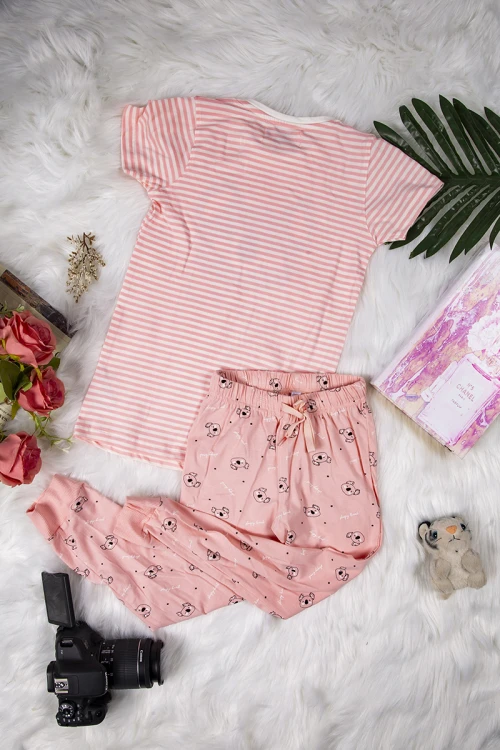 بيجاما بناتي أنيقة قطعتين تي شيرت أكمام قصيرة بكتابات و رسوم كرتونية و بنطلون برباط على الخصر