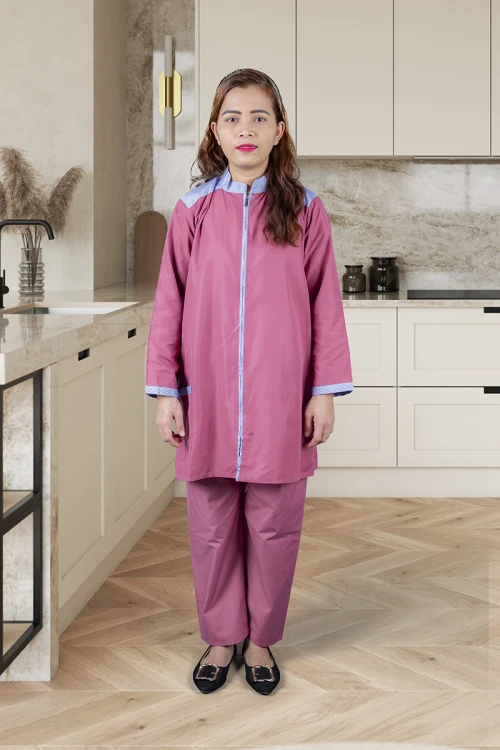 زي عاملة قطعتين بأكمام طويلة ياقة عالية و سحاب من الأمام