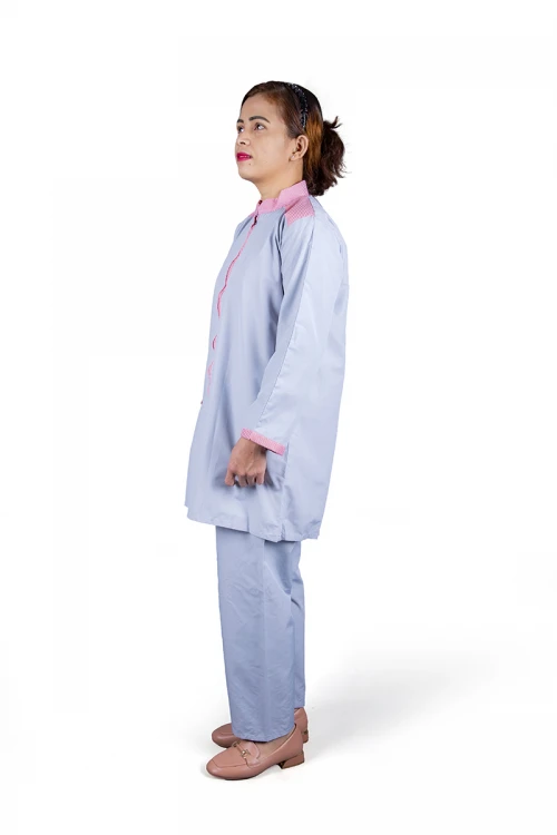 زي عاملة قطعتين بأكمام طويلة ياقة عالية و سحاب من الأمام