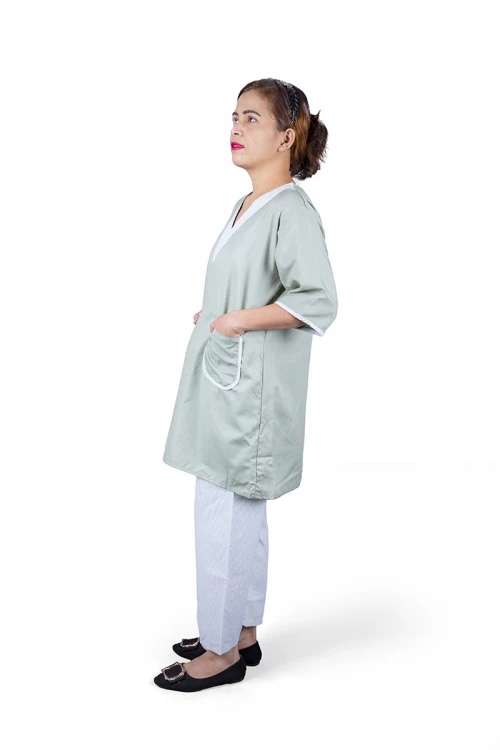 زي عاملة قطعتين قماش سادة أكمام قصيرة بياقة V و جيوب من الأمام