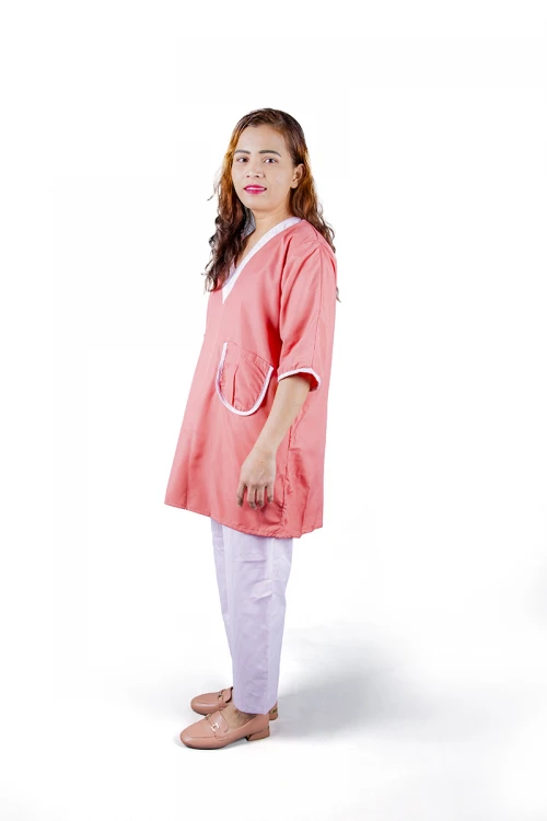 زي عاملة قطعتين قماش سادة أكمام قصيرة بياقة V و جيوب من الأمام