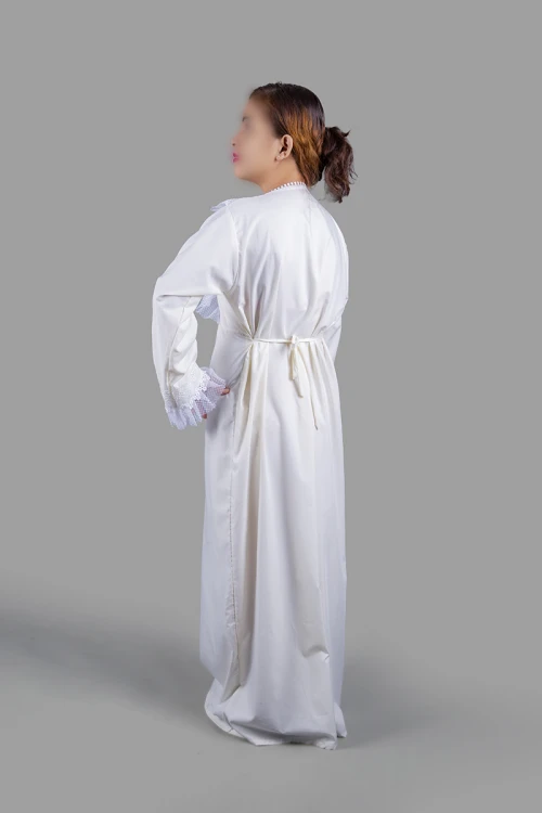 قميص نسائي رضاعة قطعتين لون سكري بأطراف دانتيل على الصدر و الأكمام مع طرحة