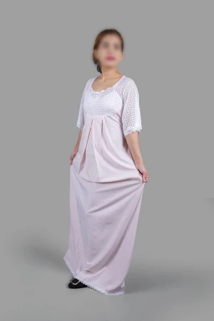 قميص نسائي رضاعة قطعتين لون زهري والصدر و الأكمام من الدانتيل الشفاف باللون الأبيض مع طرحة