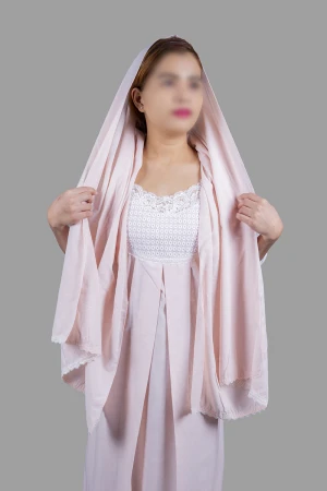 قميص نسائي رضاعة قطعتين لون زهري والصدر و الأكمام من الدانتيل الشفاف باللون الأبيض مع طرحة