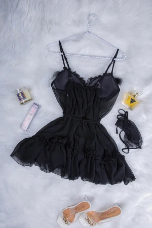 قميص لانجري نسائي قطعتين لون أسود قماش شيفون وريش من الصدر 