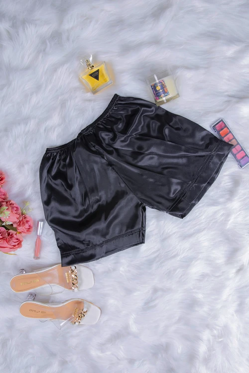 قميص بيجاما لانجري نسائي قطعتين لون أسود قماش ستان مع دانتيل و شورت سادة