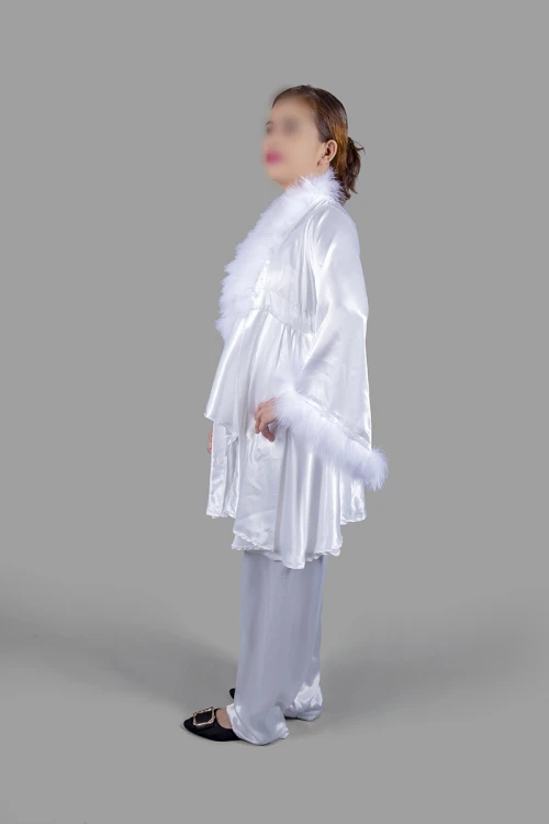 بيجاما لانجري نسائي عروس 3 قطع لون سكري قماش ستان قميص مع بنطلون سادة و قطعة خارجية مزين بالريش