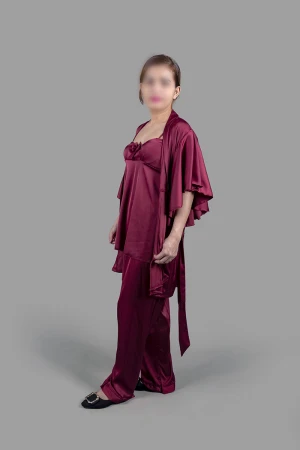 قميص بيجاما لانجري نسائي 3 قطع لون عودي قماش ستان أرميني بفيونكة من الأمام ورباط على الخصر 