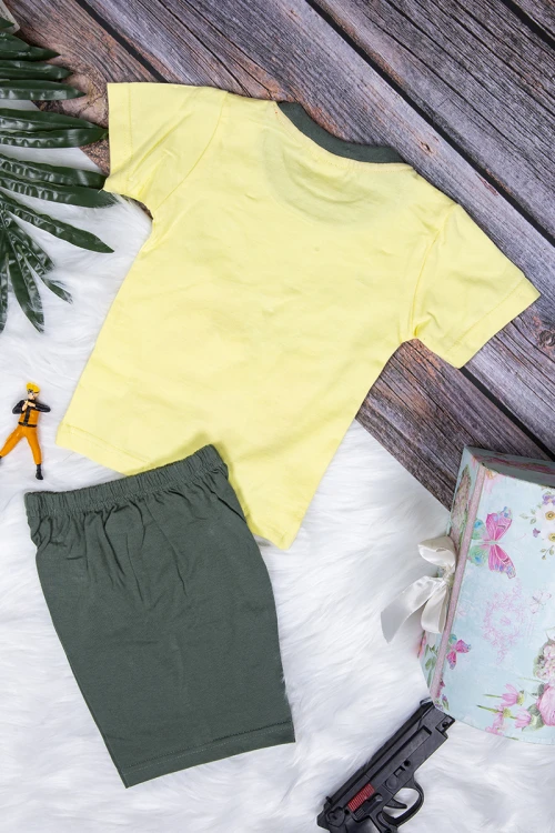 طقم بيجاما ولادي قطعتين تيشرت أكمام قصيرة بكتابات من الأمام مع شورت قصير