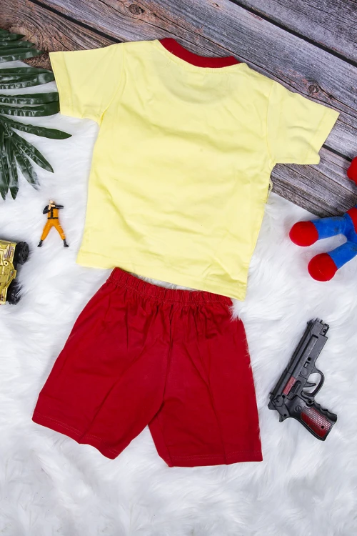 طقم بيجاما ولادي قطعتين تيشرت أكمام قصيرة بكتابات من الأمام مع شورت قصير