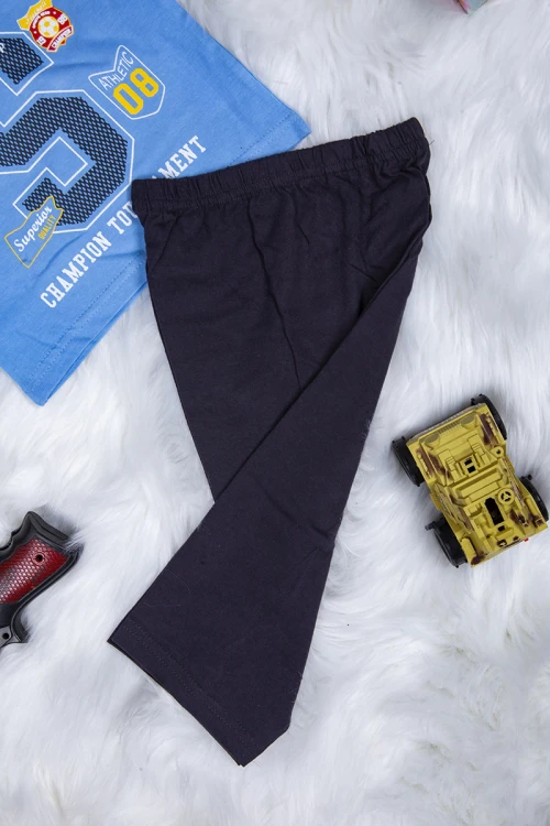 طقم بيجاما ولادي قطعتين تيشرت أكمام قصيرة بكتابات من الأمام مع شورت قصير