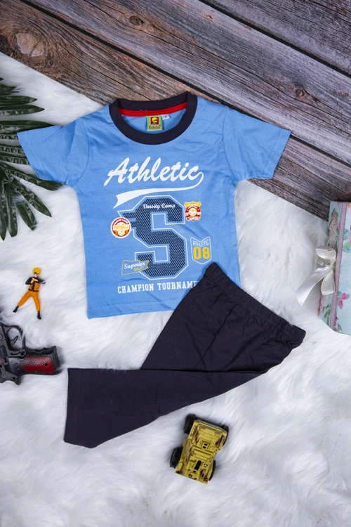 طقم بيجاما ولادي قطعتين تيشرت أكمام قصيرة بكتابات من الأمام مع شورت قصير