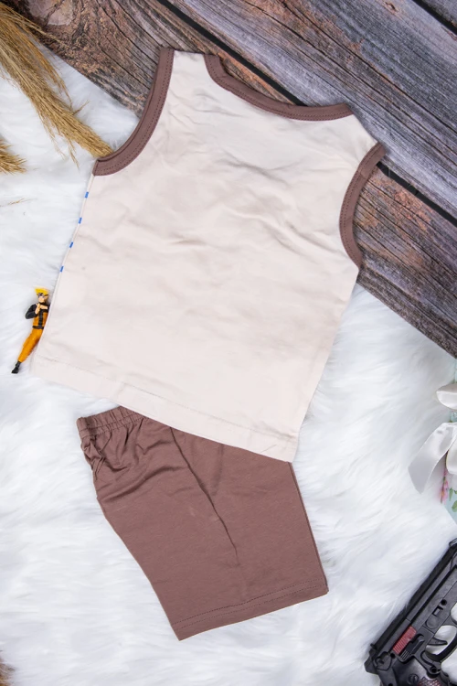 طقم بيجاما ولادي قطعتين تيشرت أكمام قصيرة بكتابات ورسوم من الأمام مع شورت قصير