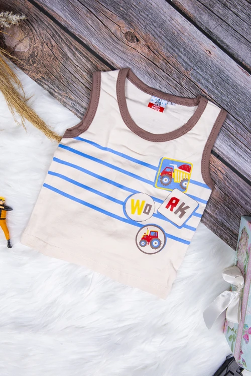 طقم بيجاما ولادي قطعتين تيشرت أكمام قصيرة بكتابات ورسوم من الأمام مع شورت قصير