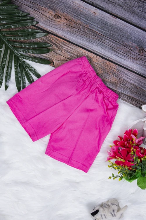 طقم بيجاما بناتي قطعتين تيشرت أكمام قصيرة بكتابات من الأمام مع شورت قصير