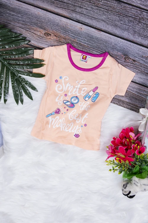 طقم بيجاما بناتي قطعتين تيشرت أكمام قصيرة بكتابات ورسوم  من الأمام مع شورت قصير