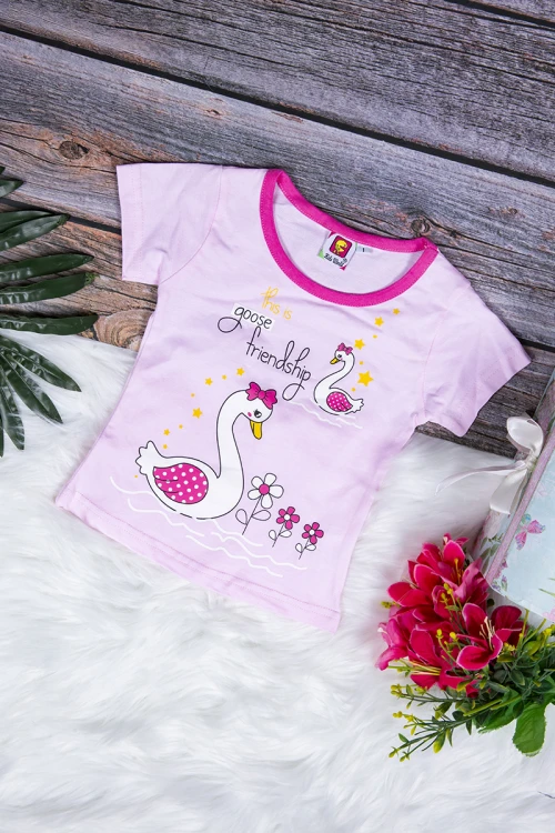 طقم بيجاما بناتي قطعتين تيشرت أكمام قصيرة بكتابات ورسوم  من الأمام مع شورت قصير