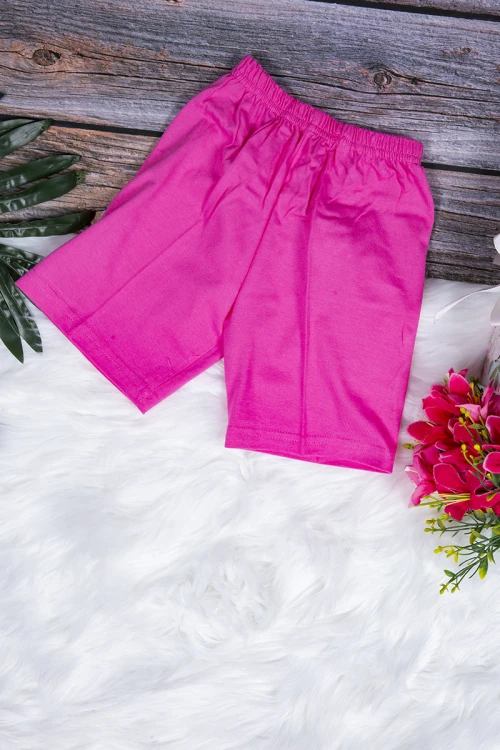 طقم بيجاما بناتي قطعتين تيشرت أكمام قصيرة بكتابات ورسوم  من الأمام مع شورت قصير