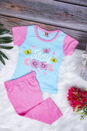 طقم بيجاما بناتي قطعتين تيشرت أكمام قصيرة بكتابات من الأمام مع بنطلون طويل