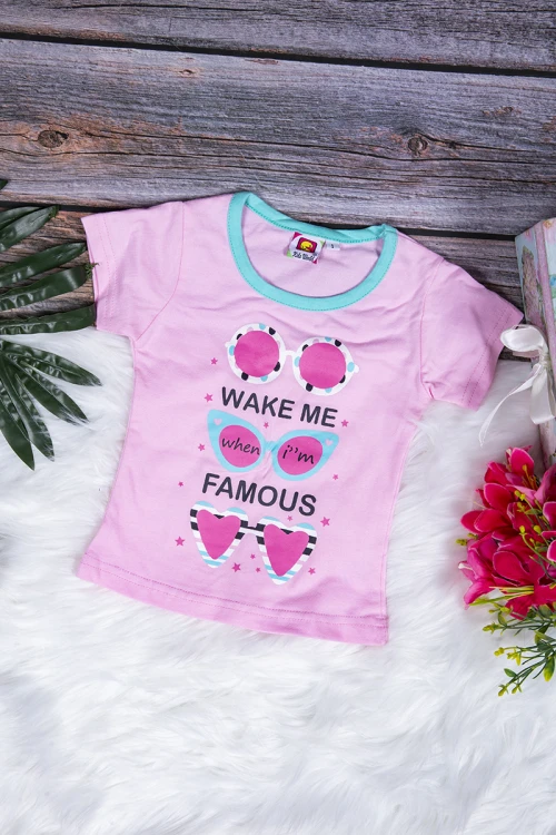 طقم بيجاما بناتي قطعتين تيشرت أكمام قصيرة بكتابات و رسوم  من الأمام مع بنطلون طويل 