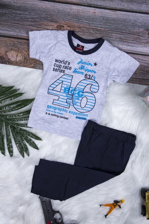 طقم بيجاما ولادي قطعتين تيشرت أكمام قصيرة بكتابات من الأمام مع بنطلون طويل