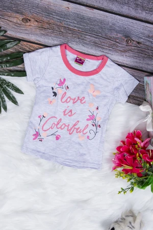 طقم بيجاما بناتي قطعتين تيشرت أكمام قصيرة بكتابات ورسوم  من الأمام مع شورت قصير