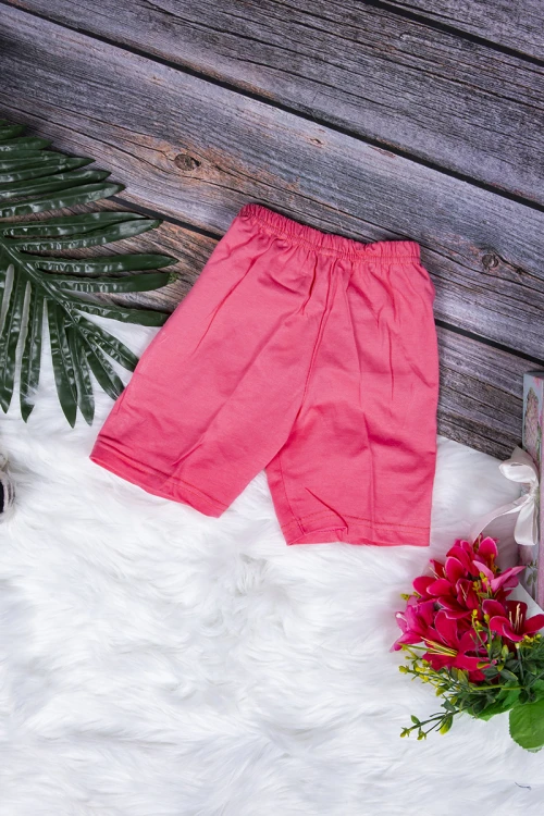 طقم بيجاما بناتي قطعتين تيشرت أكمام قصيرة بكتابات و رسوم من الأمام مع شورت قصير