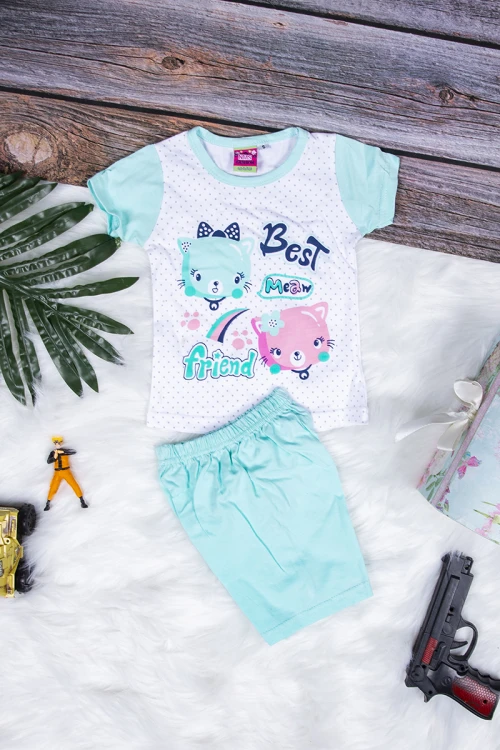 طقم بيجاما بناتي قطعتين تيشرت أكمام قصيرة بكتابات و رسوم من الأمام مع شورت قصير