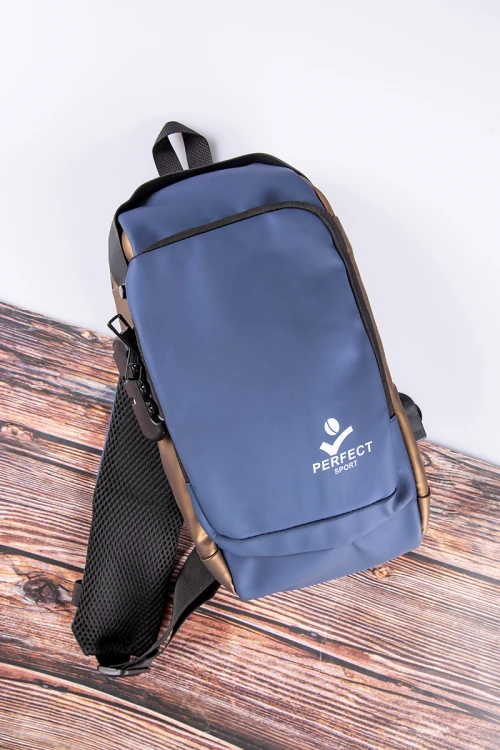 حقيبة ظهر لون بني مع كحلي بجيوب وسحاب من الأمام بقفل مضاد للسرقة مع منفذ شاحن  USB 