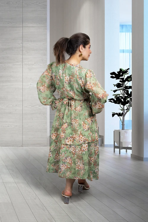 فستان نسائي أنيق قماش مشجر قصة الصدر مثلثة و زم من الخصر والأكمام 