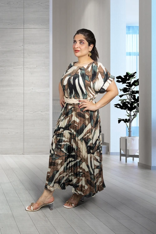 فستان نسائي أنيق قماش مشجر بقصة صدر دائرية و أكمام قصيرة وزم وكسرات من الخصر  مع حزام خارجي