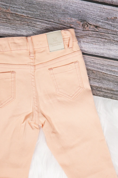 بنطلون بناتي سكيني أنيق لون برتقالي فاتح بجيوب من الأمام والخلف وسحاب و زر قفل